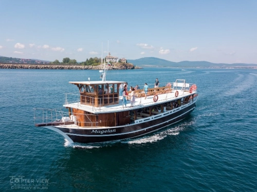 Sozopol, Kloster St. Georg und Piratenschiff mit Mittagessen